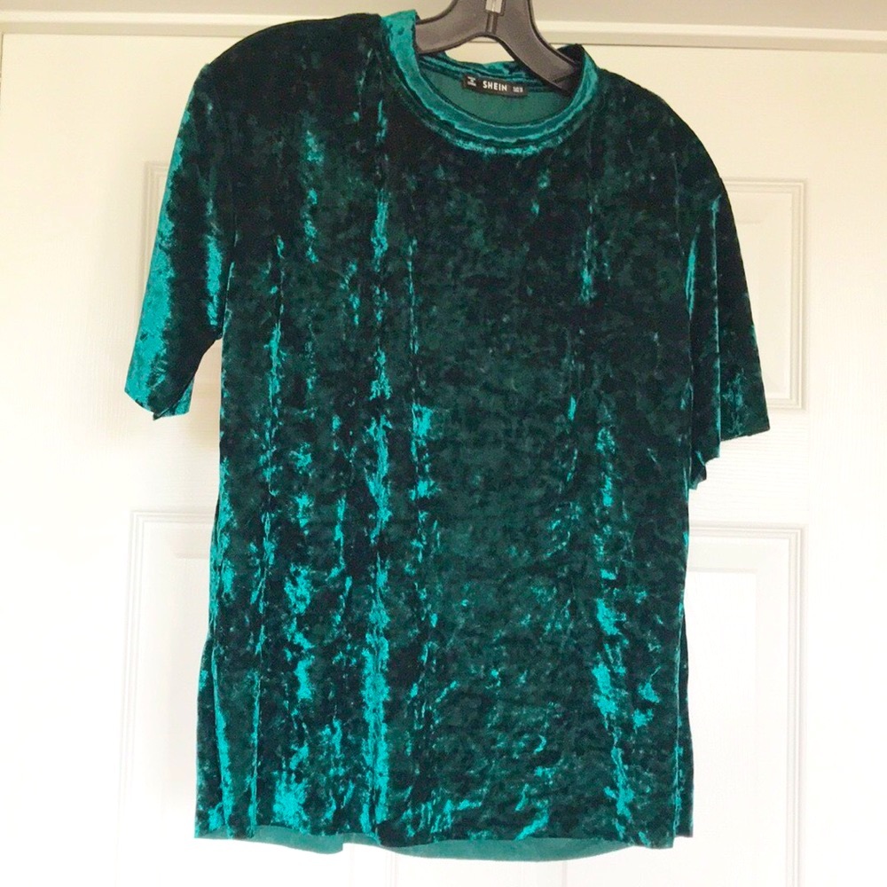 EUC Shein Emerald Green Crushed Velvet Tee in Size Small